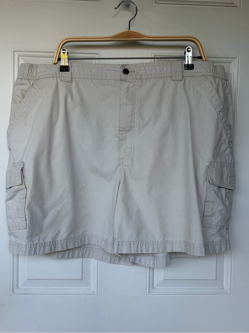 •L.L.Bean• Men’s Comfort Waist Khaki Cargo Shorts - Size 44  6” Inseam